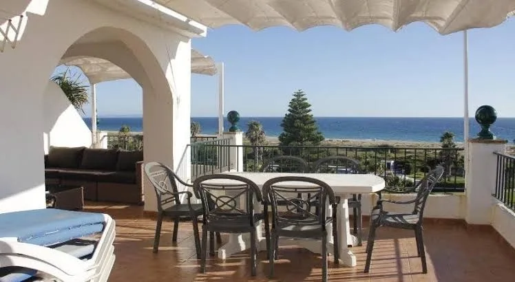 Sisos Place, Ático primera línea de playa