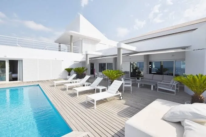 Magnifica Villa diseño moderno con 6 hab. Piscina exterior.FREE WIFI