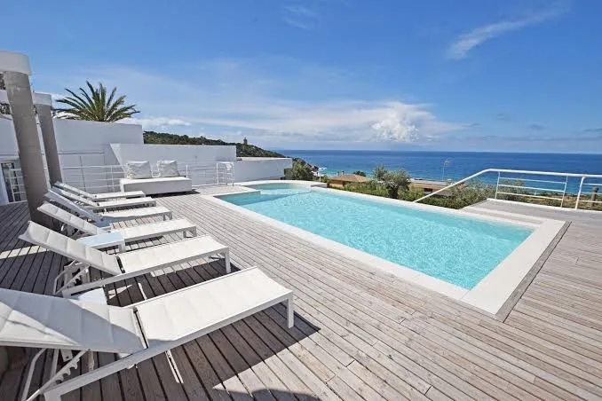 Magnifica Villa diseño moderno con 6 hab. Piscina exterior.FREE WIFI